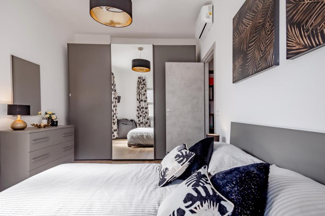 Apartamento Open The Classic Wooden Shutters At A Cozy City Nest Florença